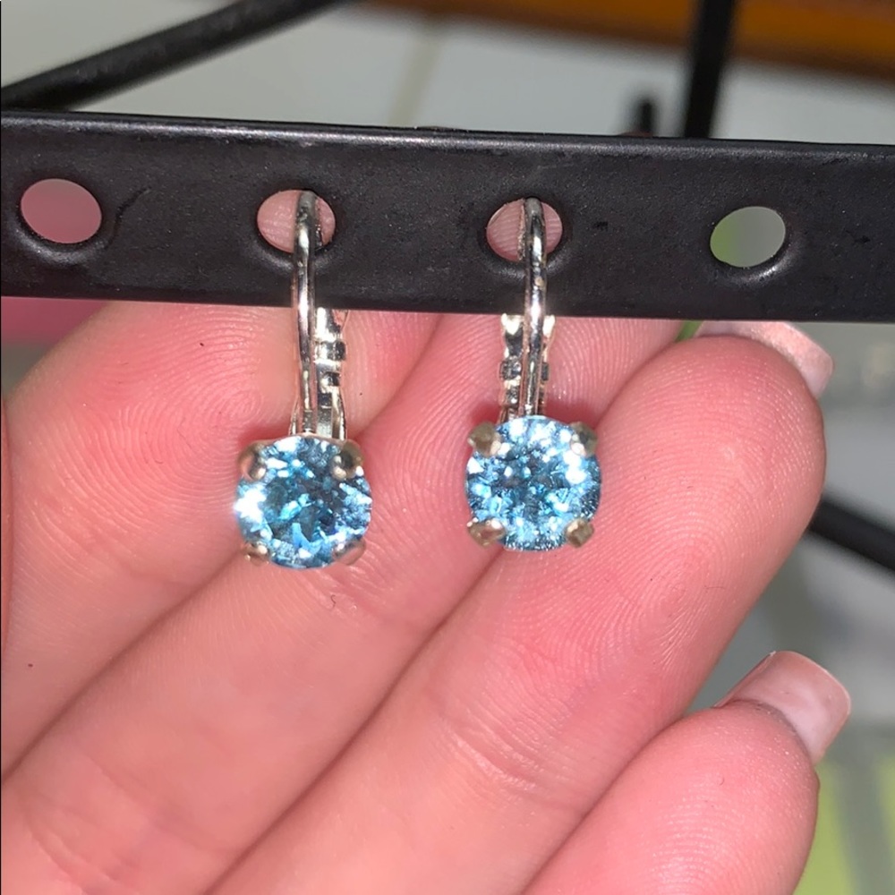 Cushioncut dangle
